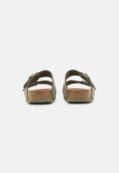 Birkenstock Arizona Earthy VeganPantofoleKhaki Donna Ciabatte E Zoccoli BI111A0MD-N11 11 Birkenstock Arizona Earthy VeganPantofoleKhaki Donna Ciabatte E Zoccoli BI111A0MD-N11 -Birkenstock Italia 7080d1e98825458c8ddfe6525af59348
