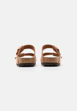 Birkenstock Arizona Vegan Unisex - Ciabattine - Pecan 10 Birkenstock Arizona Vegan Unisex - Ciabattine - Pecan -Birkenstock Italia f739192b87f547f583f175b0e5f8bd7d